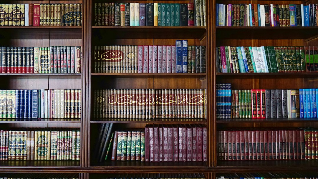Rak buku studi Islam sebagai visual artikel dan kajian Mumtaz LC
